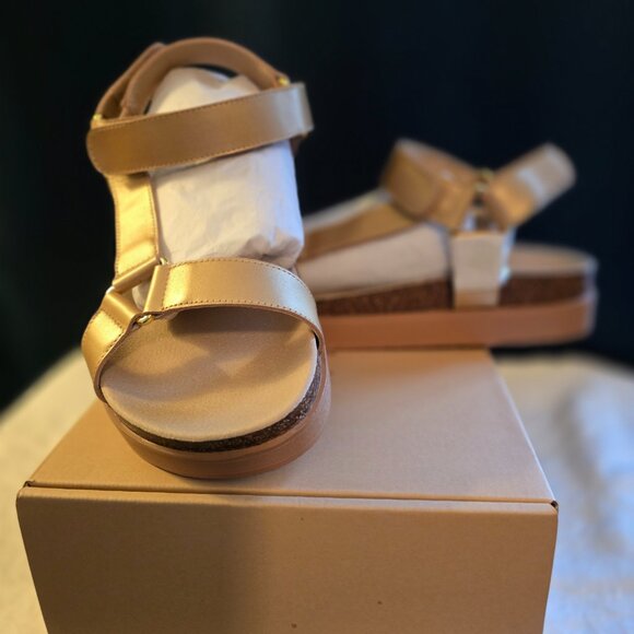 WYDR Nevada Footbed Sandals - Picture 2 of 5